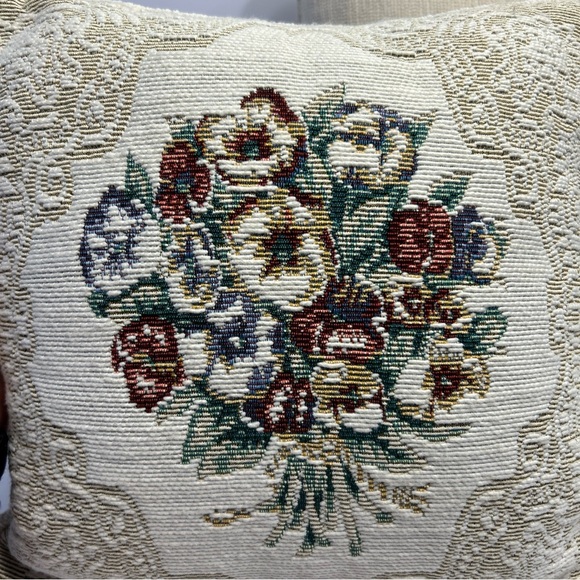 Set Of 2 Tapestry Accent Pillows 13” Square Lace Look Classic Floral Bouquet - Picture 6 of 6